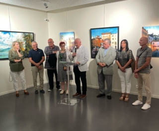 [ MUSÉE GALLO ROMAIN de SISTERON • Espace d’Ornano ] Inauguration de l’exposition « Instants de vie » de JeanYves Fremaux.

Hier soir s’est déroulée l’inauguration de la nouvelle exposition installée au Musée gallo Romain de SISTERON.

Nous remercions chaleureusement l’ancienne équipe municipale à l’origine de cette initiative pour cette collaboration initiée il y’a plus de 5 ans.

Un grand merci a M. le maire, M. Templier et son adjointe à la culture pour l’excellent accueil réservé hier soir lors de cette présentation et la qualité de nos échanges.

Enfin, nous tenons à remercier le travail mené en coulisses par Armelle Brochet et ses équipes du pôle culturel de Sisteron. Merci pour leur gentillesse et leur professionnalisme dans l’organisation de ces expositions et merci à Sébastien pour la logistique et toutes les personnes qui vous accueillent à l’entrée du musée tous les jours.

L’exposition est à découvrir jusqu’au 31 octobre! 

@sisteron_maville @sisteron_maville @francetvculture 

#france3alpesprovence #ledauphinélibéré #culturebox